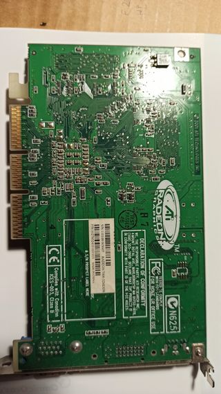 Gráfica AGP ATI Radeon 7000