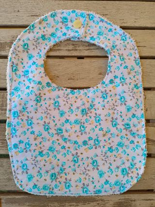 Babero flores azul 💙