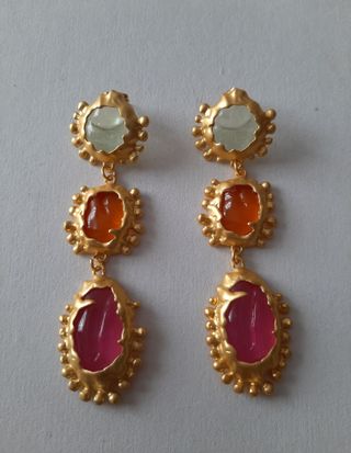 Pendientes dorados de resina en tres colores