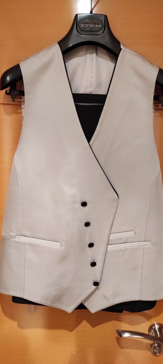 Traje de novio negro