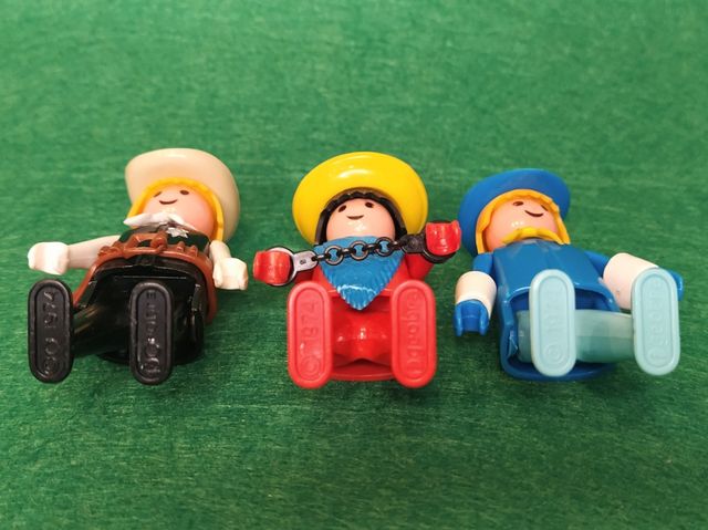 3 Figuras 1a. generación de Playmobil + caballo.