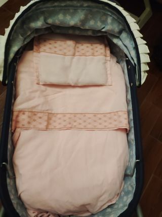 Carrito de capota Niña con sábanas etc..