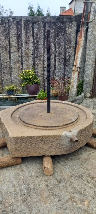 Prensa de piedra para uva