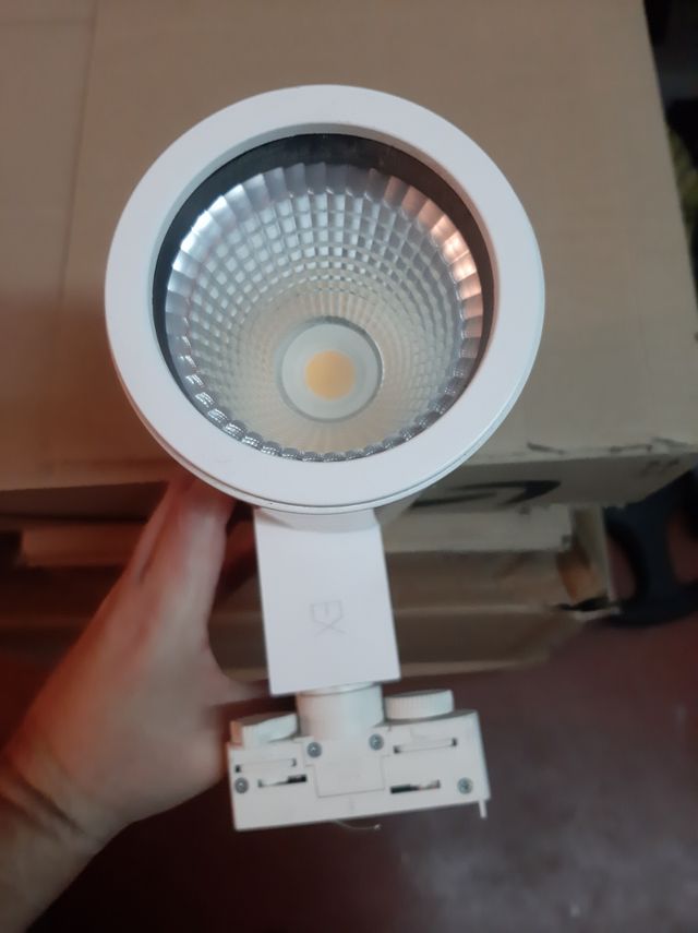 FOCO TIENDA CARRIL TRIFÁ. LED COB 10W 4000K