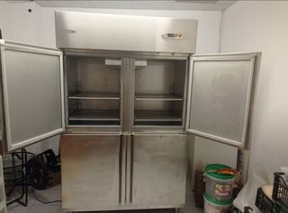 631213000 deja wasap nevera industrial grande