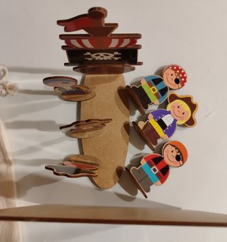 Tres en raya de diseño natural. Madera