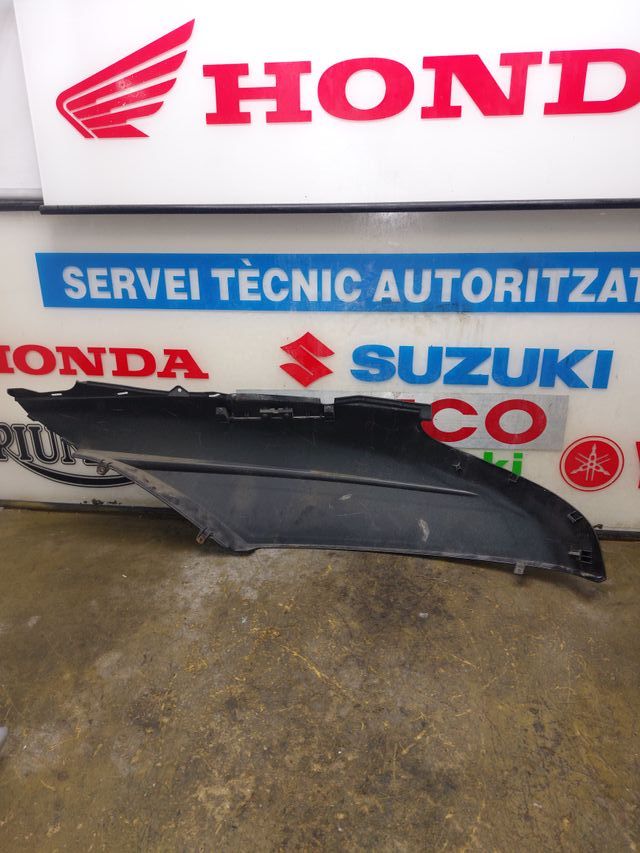 tapa trasera derecha honda s-wing 125cc