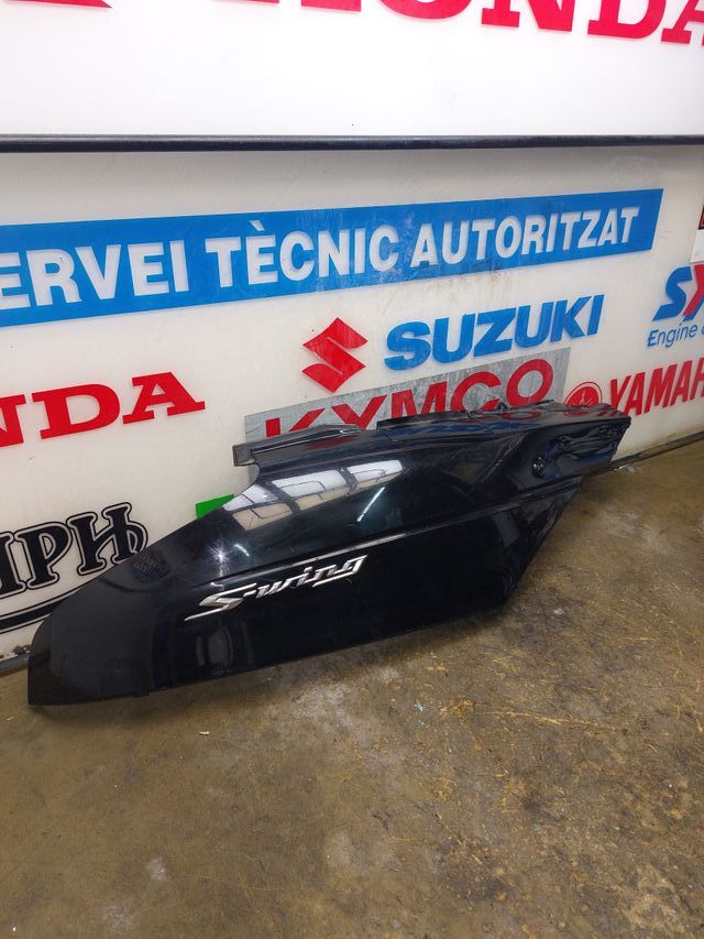tapa trasera derecha honda s-wing 125cc