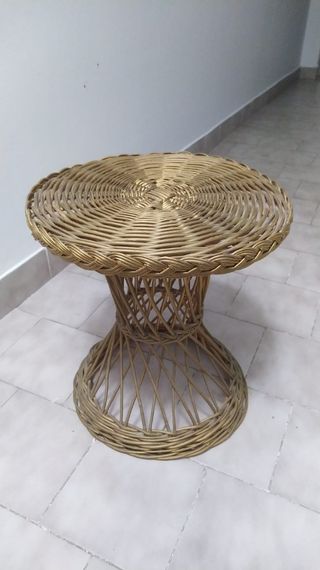 Mesa de mimbre