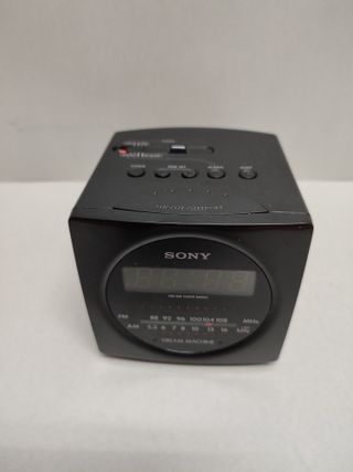Radio Reloj Despertador Sony ICF-C130