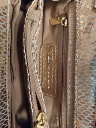 Clutch tonos dorados