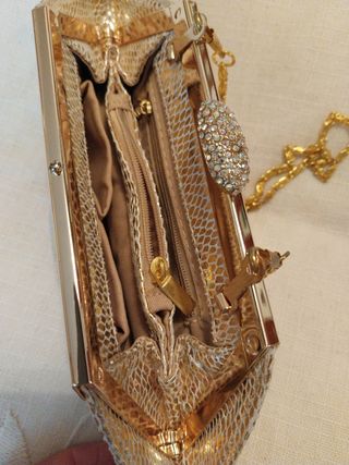 Clutch tonos dorados