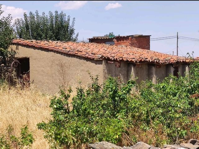Solar de 1000 m² con tenada, pozo con agua