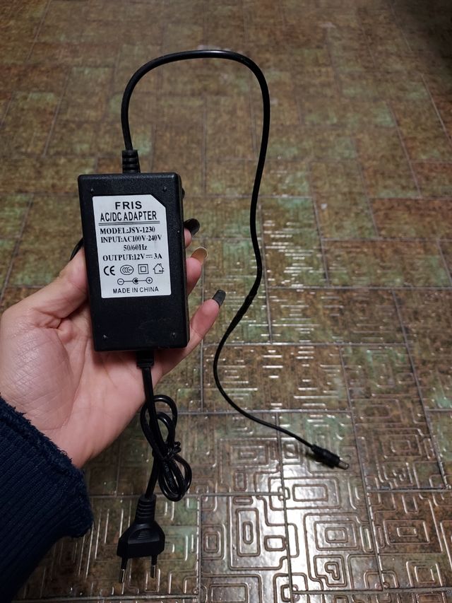 Alimentatore caricatore universale