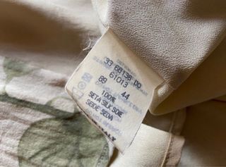 Bolso de mano y vestido