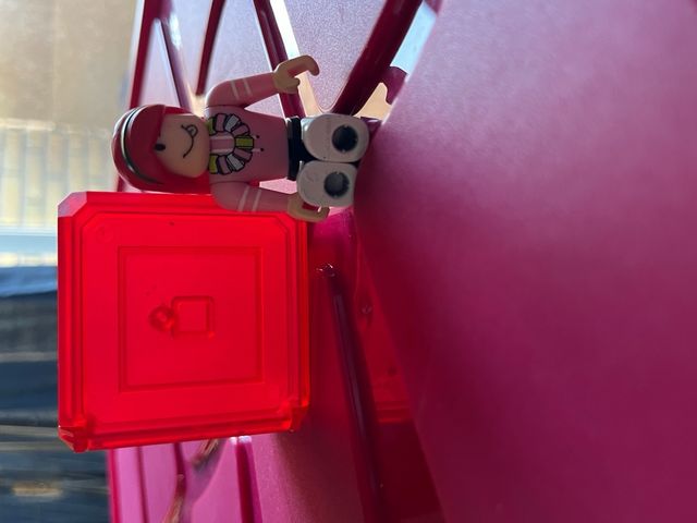 muñeca ROBLOX en caja