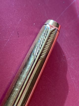 Bolígrafo Parker chapado en Oro