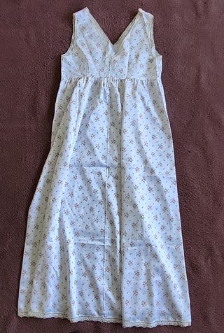 Conjunto de camisón y bata nuevos