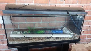 Acuario de 100l con mueble (tal cual está)