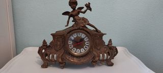 Conjunto candelabros y reloj de bronce