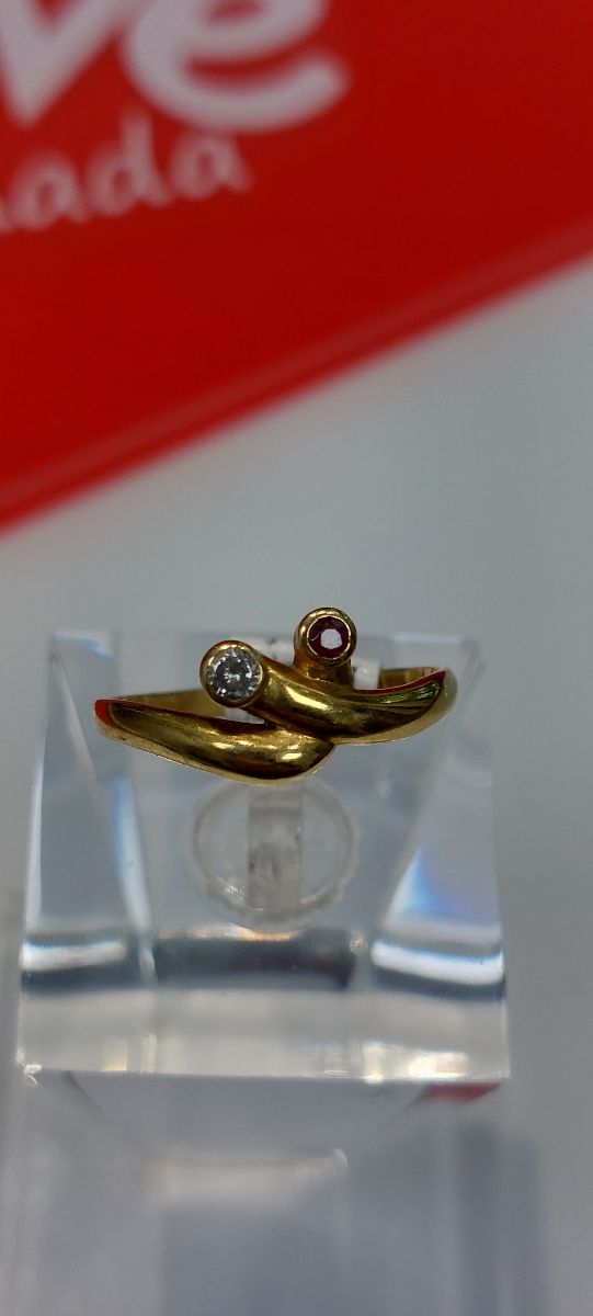 Anillo oro 18k zn. y rubi