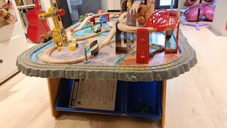 Kidkraft mesa ciudad tren aero Waterfall