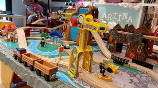 Kidkraft mesa ciudad tren aero Waterfall