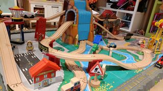 Kidkraft mesa ciudad tren aero Waterfall