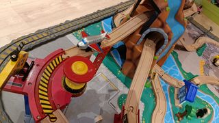 Kidkraft mesa ciudad tren aero Waterfall