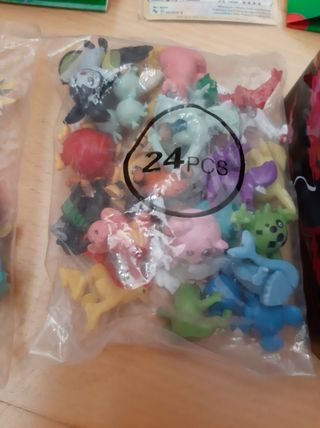 Pokemon:pins,latas,cartas,figuras,mochila,pegatina