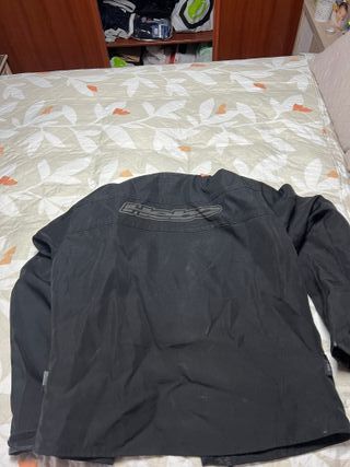 vendo chaqueta de moto con refuerzos marca hevo ta
