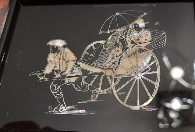 Quadro orientale in madreperla laccato