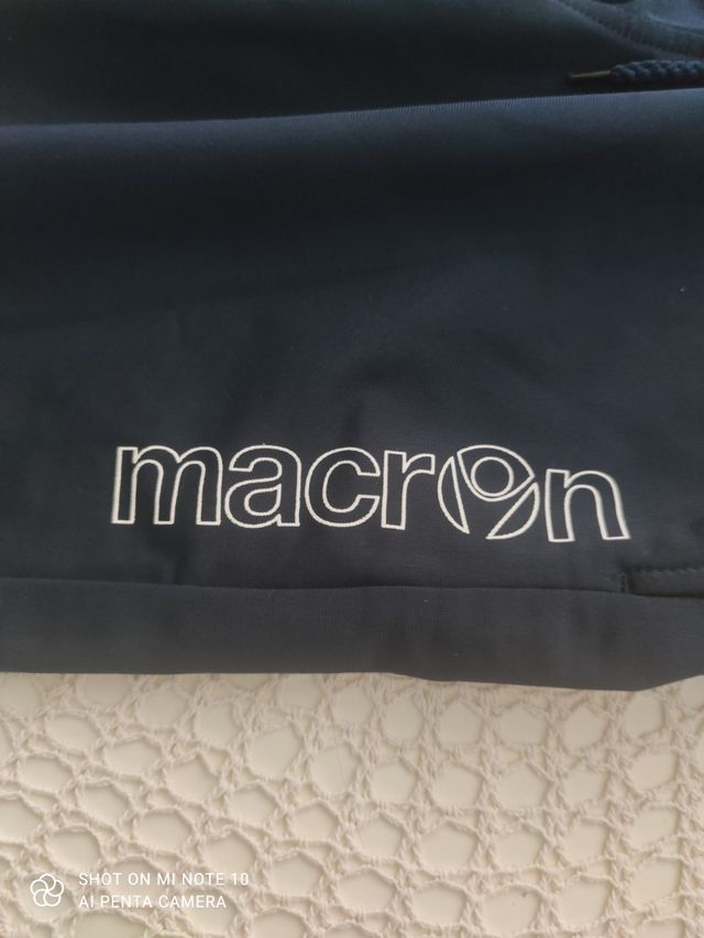 Pantalone sportivo blù marchio Macron 