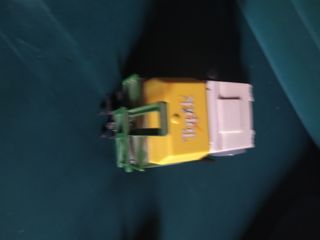 Lote 2 reproducciónes maquinas de metal,