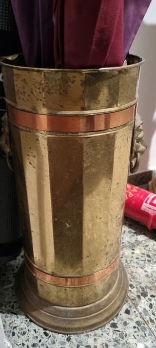 Paragüero antiguo metal cabeza de león