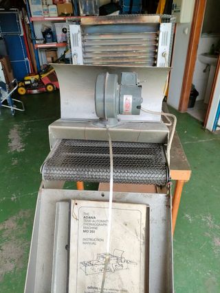 Maquina de termorelieve.
