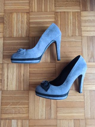 Scarpe con tacchi alti