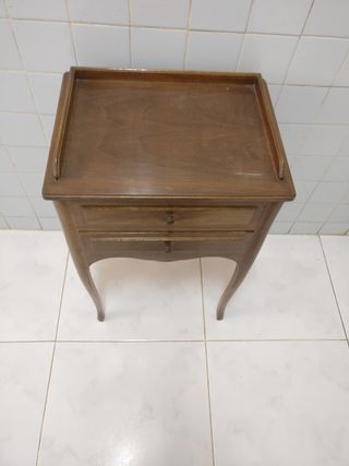 ANTIGUA MESITA DE NOCHE - MESA AUXILIAR