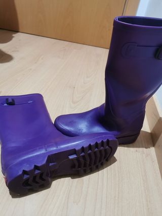 Botas moradas lluvia. Talla 37.