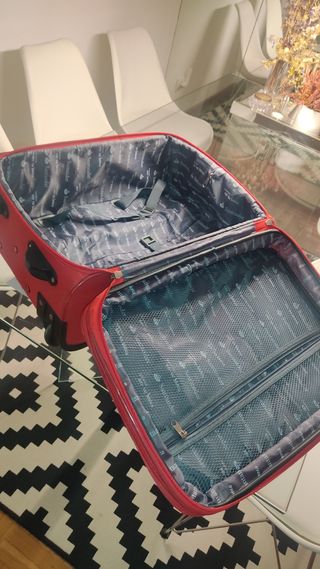 Maleta roja con ruedas de viaje 54*22*37