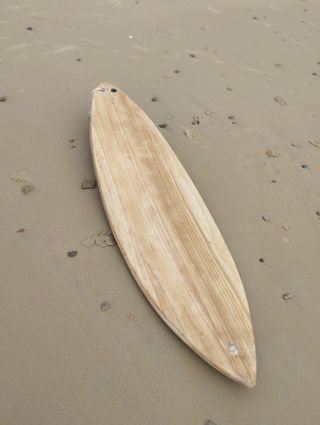 Tabla de surf de madera