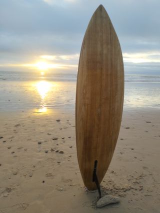 Tabla de surf de madera