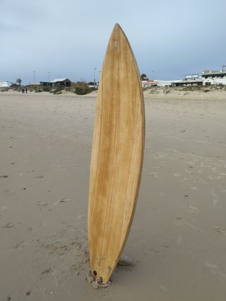 Tabla de surf de madera
