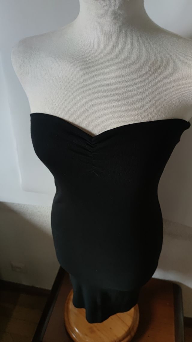 Vestido negro Zara palabra de honor