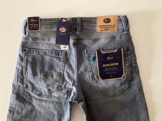 Petrol. Pantalón vaquero slim gris. W33 L34