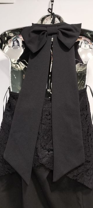 Blusa negra en encaje 