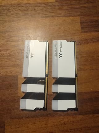 Memorias Thermaltake 8GB 3600MHz