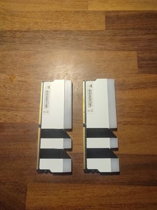 Memorias Thermaltake 8GB 3600MHz