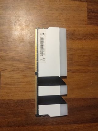 Memorias Thermaltake 8GB 3600MHz