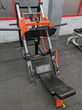 maquinaria gimnasio prensa sentadilla